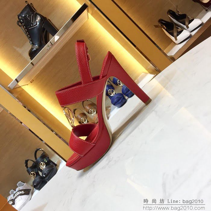 LV路易威登 頂級版本 2019春夏新款 全荔枝紋牛皮 五金V扣 最新防水臺 女高跟涼鞋   ljl1159